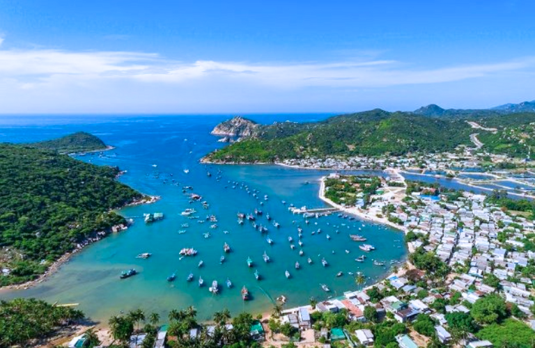 Ninh Thuận nối tiếng về những b&atilde;i biển đẹp say đắm l&ograve;ng người