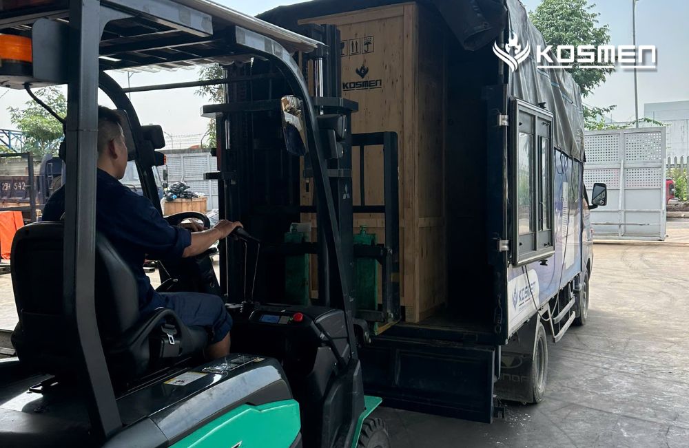 Giao h&agrave;ng m&aacute;y h&uacute;t ẩm Kosmen tại H&agrave; Nội