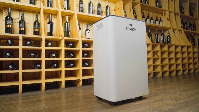 M&aacute;y h&uacute;t ẩm Kosmen KM-60S được ứng dụng trong nhiều hầm rượu, nh&agrave; th&ocirc;ng tầng hay thư viện, ph&ograve;ng lab