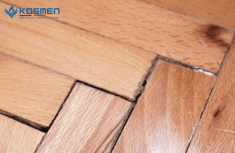 Bịt kín các khe hở để hạn chế sàn nhà gỗ bị mốc
