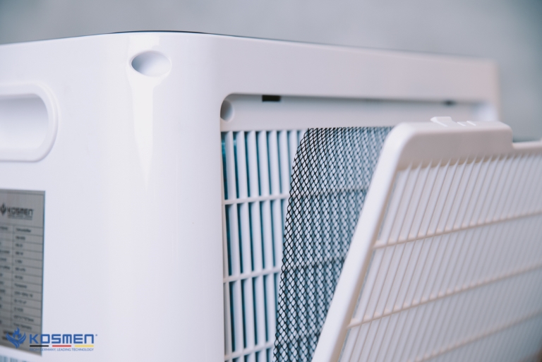 Vệ sinh m&agrave;ng lọc của m&aacute;y h&uacute;t ẩm &iacute;t nhất hai lần một th&aacute;ng (tuỳ theo tần suất sử dụng)