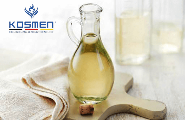 Dùng giấm ăn là cách tẩy áo trắng bị mốc đen đơn giản