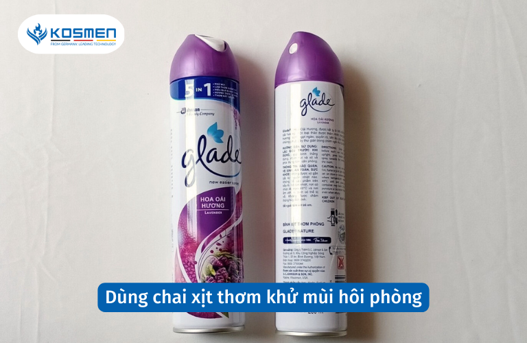 Dùng chai xịt thơm khử mùi hôi phòng