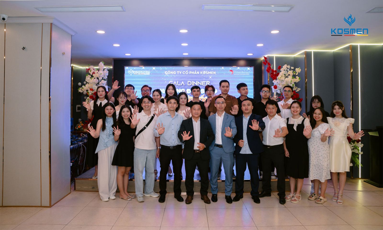 Chương tr&igrave;nh galadinner ấm cũng v&agrave; th&acirc;n t&igrave;nh