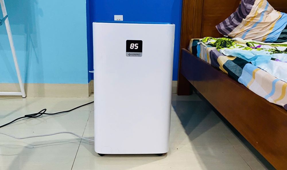 Đặt máy hút ẩm ở vị trí bằng phẳng, cách tường ít nhất 20cm