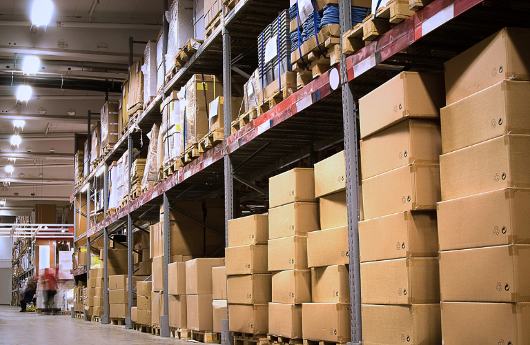 Kho xưởng lưu trữ h&agrave;ng h&oacute;a với số lượng lớn cần được kiểm so&aacute;t ẩm đ&uacute;ng c&aacute;ch