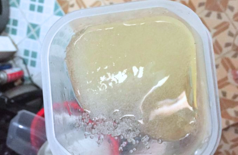 Đường bị chảy nước hoặc vón cục do độ ẩm không khí quá cao