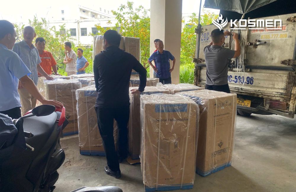 Giao h&agrave;ng M&aacute;y h&uacute;t ẩm c&ocirc;ng nghiệp Kosmen KM-90S tại H&agrave; Nội