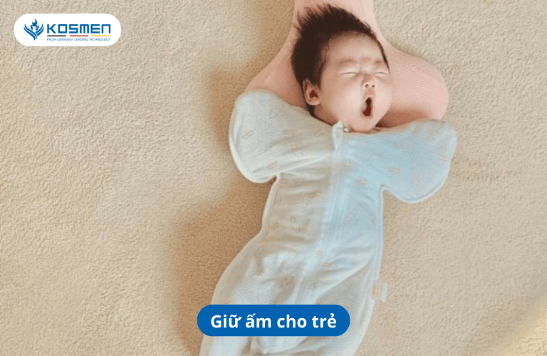 Chú ý giữ ấm cho trẻ đề phòng bệnh vào tiết trời nồm ẩm