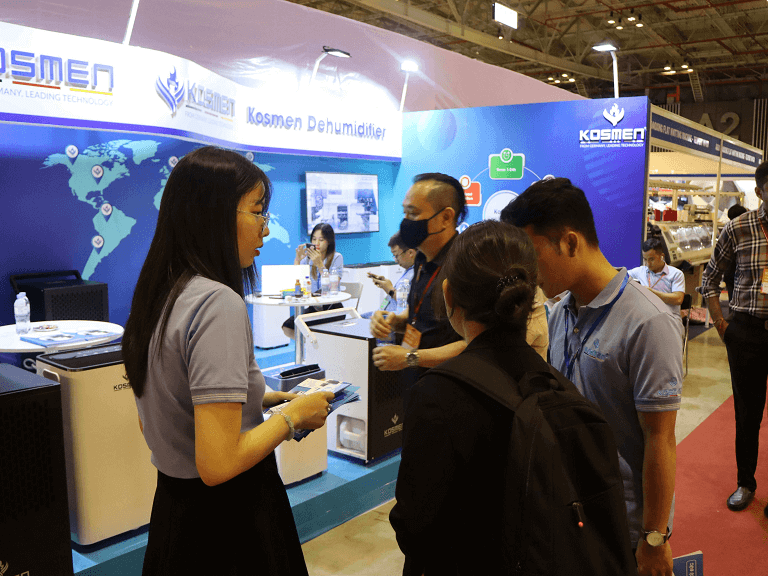 Qu&yacute; kh&aacute;ch h&agrave;ng v&agrave; c&aacute;c đối t&aacute;c doanh nghiệp gh&eacute; thăm gian h&agrave;ng Kosmen