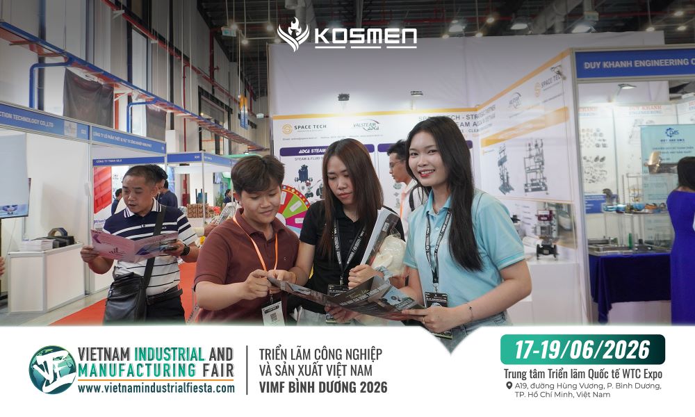 Nhân viên Kosmen giới thiệu về các sản phẩm gia dụng thông minh