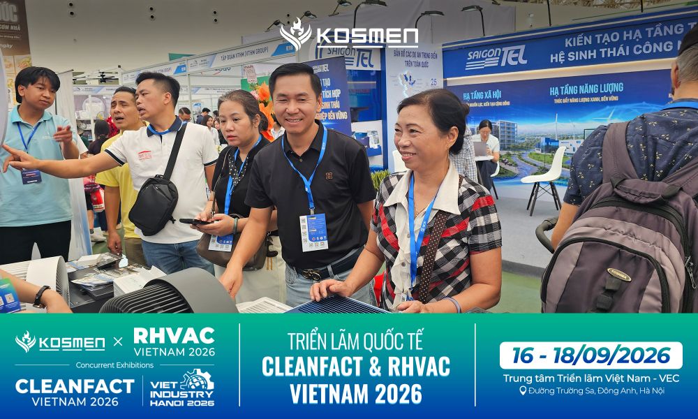 Khách tham quan trải nghiệm sản phẩm tại gian hàng Kosmen