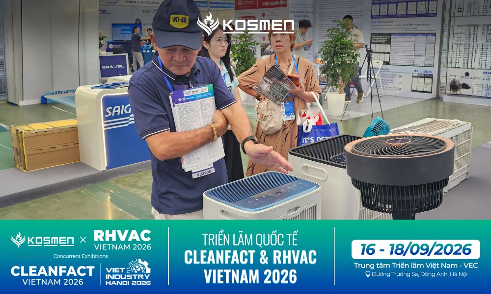 Khách tham quan tìm hiểu các giải pháp tại gian hàng Kosmen