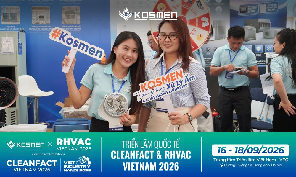 Khách tham quan nhận quà khi tham gia Vòng quay may mắn của Kosmen