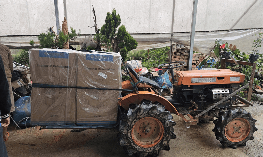 Kosmen hỗ trợ vận chuyển máy hút ẩm đến hợp tác xã nông nghiệp Trường Gia Phát