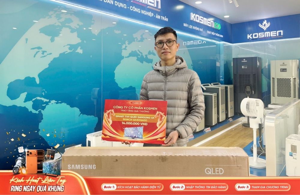 Kosmen trao giải thưởng Smart Tivi QLED Samsung 4K 50Inch cho kh&aacute;ch h&agrave;ng may mắn