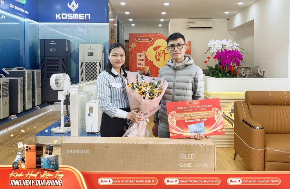 Kosmen trao giải thưởng Smart Tivi QLED Samsung 4K 50Inch cho kh&aacute;ch h&agrave;ng may mắn