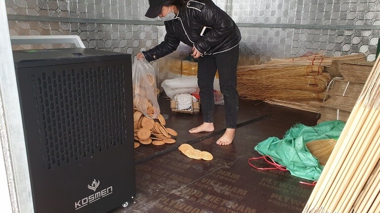 Lắp đặt m&aacute;y h&uacute;t ẩm Kosmen tại l&agrave;ng nghề thủ c&ocirc;ng m&acirc;y tre đan Ph&uacute; Vinh