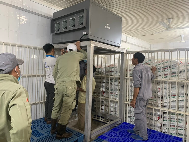 Lắp đặt máy hút ẩm công nghiệp treo trần bảo quản thức ăn chăn nuôi