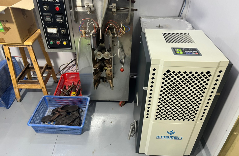 Máy hút ẩm Kosmen KM-150S phát huy tốt vai trò ngăn ngừa nấm mốc và bảo quản chất lượng rượu