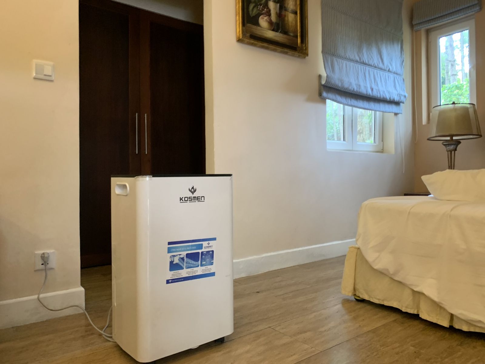 M&aacute;y h&uacute;t ẩm Kosmen được lắp đặt trong kh&aacute;ch sạn chống ẩm mốc, kiểm so&aacute;t độ ẩm