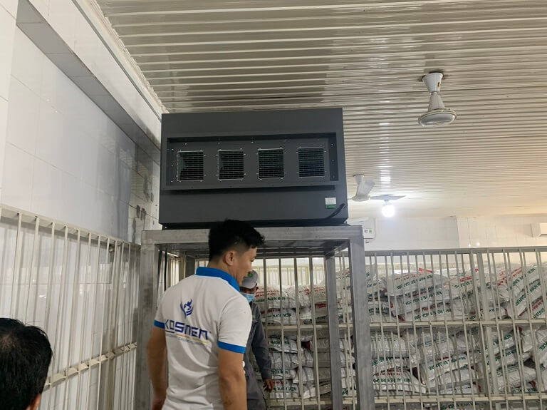 Lắp đặt máy hút ẩm công nghiệp treo trần bảo quản thức ăn chăn nuôi