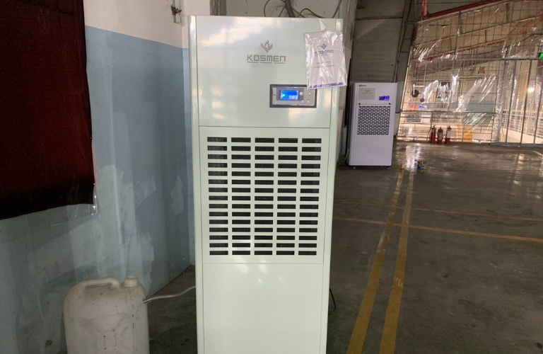 Lắp đặt máy hút ẩm công nghiệp Kosmen để bảo quản giày da tại Công ty TNHH Giày Gia Định