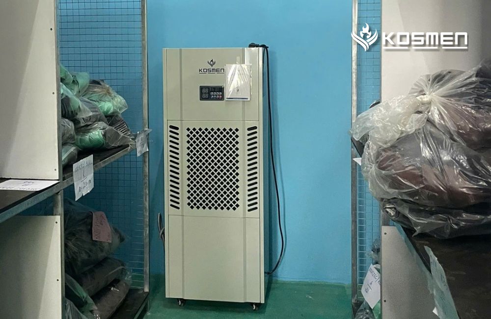 Máy hút ẩm công nghiệp Kosmen tại kho giày dép