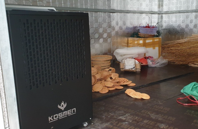 Sử dụng m&aacute;y h&uacute;t ẩm Kosmen gi&uacute;p m&acirc;y tre đan kh&ocirc;ng bị mốc, ẩm trong sản xuất v&agrave; bảo quản