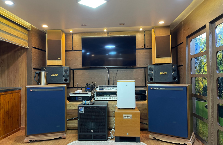 M&aacute;y h&uacute;t ẩm Kosmen KM-12N được sử dụng trong gia đ&igrave;nh để bảo quản thiết bị điện tử