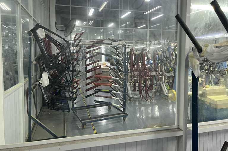 Dự &aacute;n lắp đặt m&aacute;y h&uacute;t ẩm sấy kh&ocirc; sơn sản xuất xe đạp