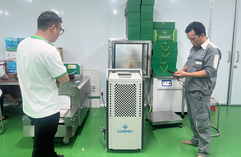 Lắp đặt máy hút ẩm kiểm soát ẩm phòng lạnh bảo quản