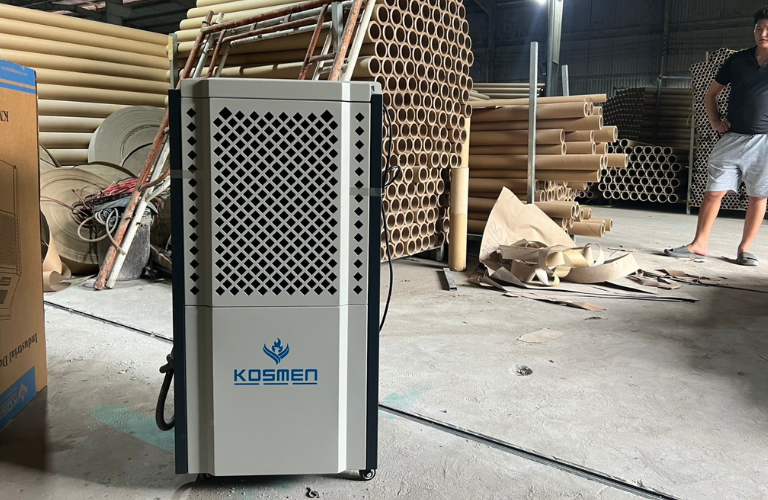 M&aacute;y h&uacute;t ẩm Kosmen KM-150S xử l&yacute; ẩm tốt trong kho xưởng sản xuất