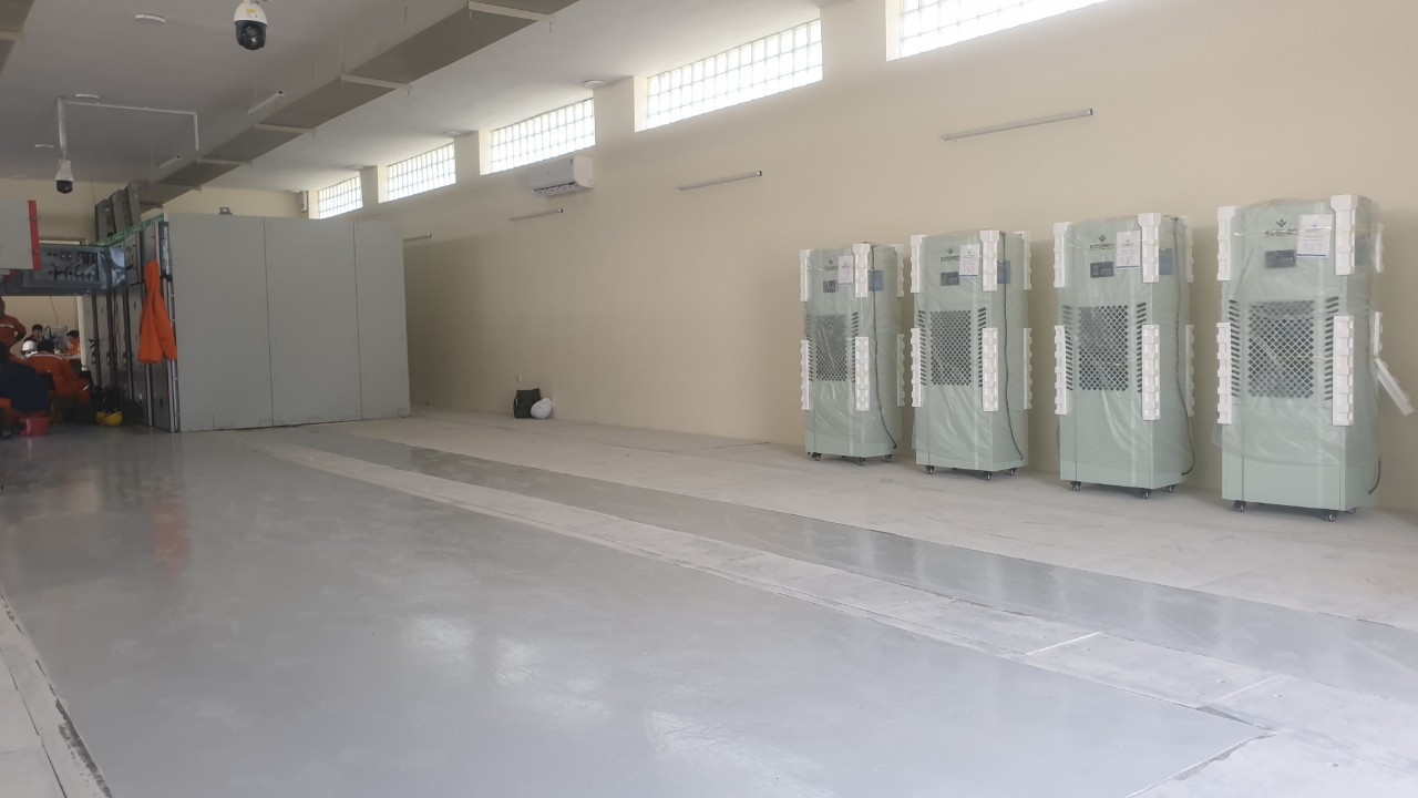 M&aacute;y h&uacute;t ẩm Kosmen KM-180S kiểm so&aacute;t độ ẩm an to&agrave;n cho kho bảo quản