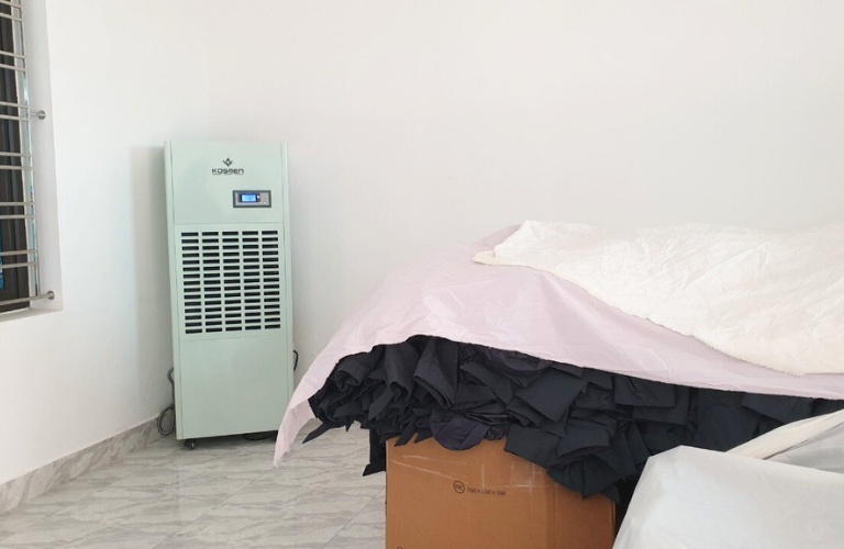Sử dụng máy hút ẩm Kosmen KM-180S để bảo quản vải vóc, nguyên liệu may mặc