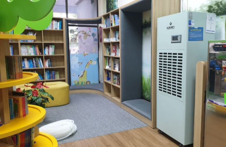 M&aacute;y h&uacute;t ẩm Kosmen KM-180S được sử dụng trong kh&ocirc;ng gian thư viện c&oacute; diện t&iacute;ch lớn