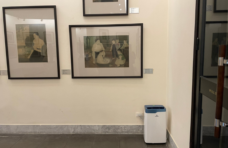 Sử dụng m&aacute;y h&uacute;t ẩm Kosmen KM-20N gi&uacute;p kh&ocirc;ng gian lu&ocirc;n kh&ocirc; r&aacute;o, tạo cảm gi&aacute;c dễ chịu cho kh&aacute;ch tham quan