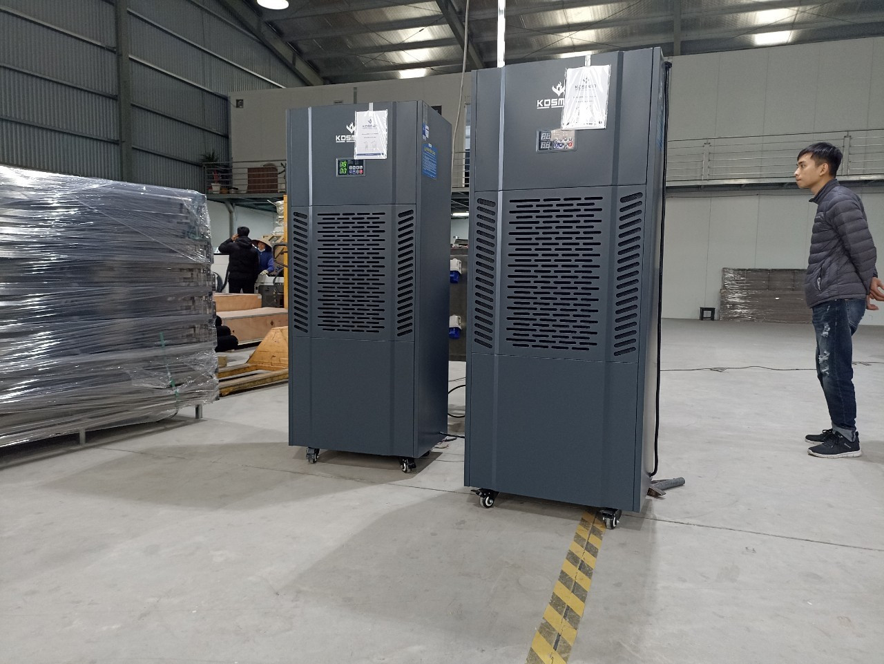 M&aacute;y h&uacute;t ẩm c&ocirc;ng nghiệp kiểm so&aacute;t ẩm mạnh mẽ, bảo vệ kho h&agrave;ng h&oacute;a khỏi độ ẩm cao