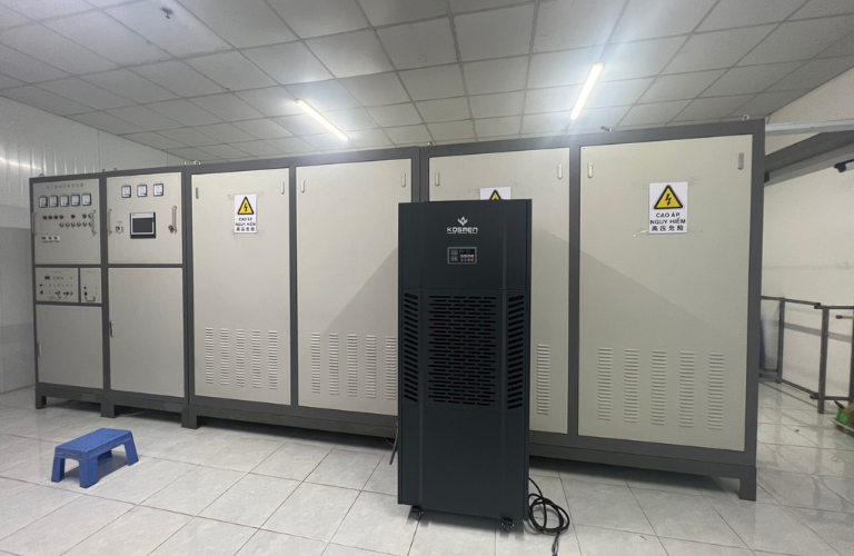 Nhiều doanh nghiệp lựa chọn m&aacute;y h&uacute;t ẩm Kosmen KM-250S để bảo quản m&aacute;y m&oacute;c, thiết bị trong kho xưởng