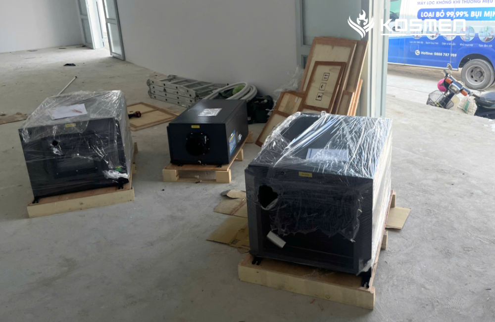 Lắp đặt m&aacute;y h&uacute;t ẩm treo trần Kosmen KM-66E bảo quản thiết bị qu&acirc;n sự