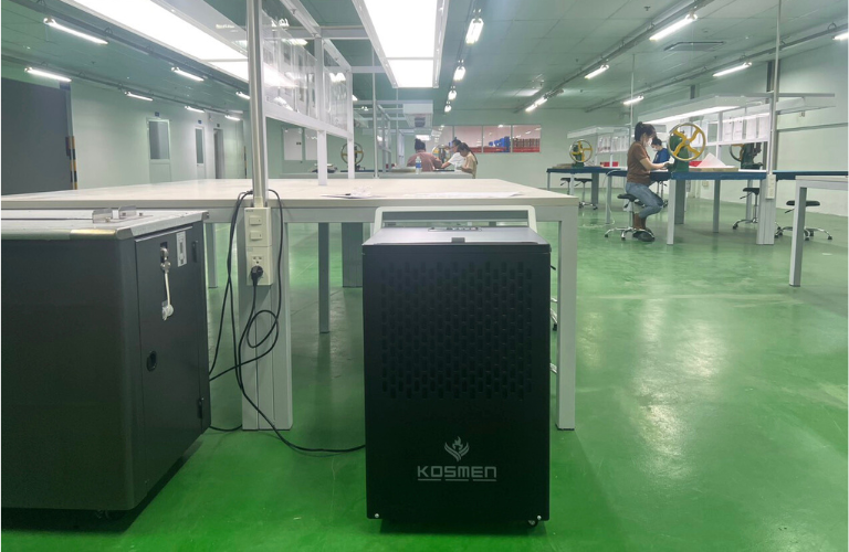 Máy hút ẩm Kosmen KM-90S bảo quản phụ kiện may mặc bằng kim loại