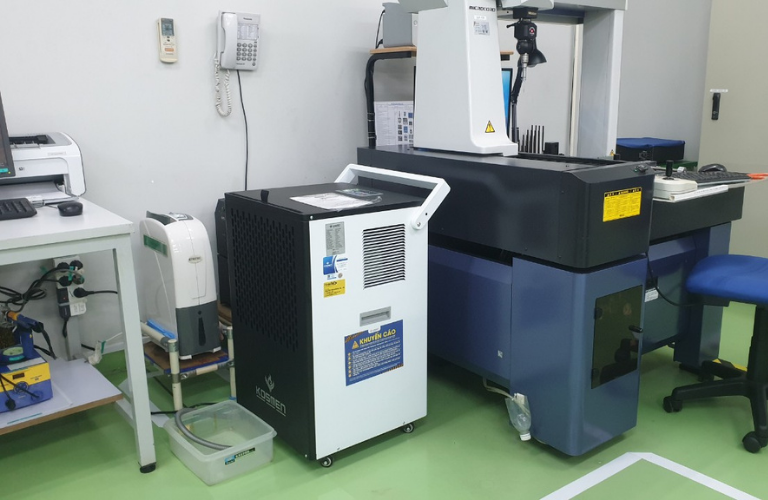 M&aacute;y h&uacute;t ẩm Kosmen KM-90S được ứng dụng trong kho xưởng để loại bỏ t&igrave;nh trạng ẩm mốc
