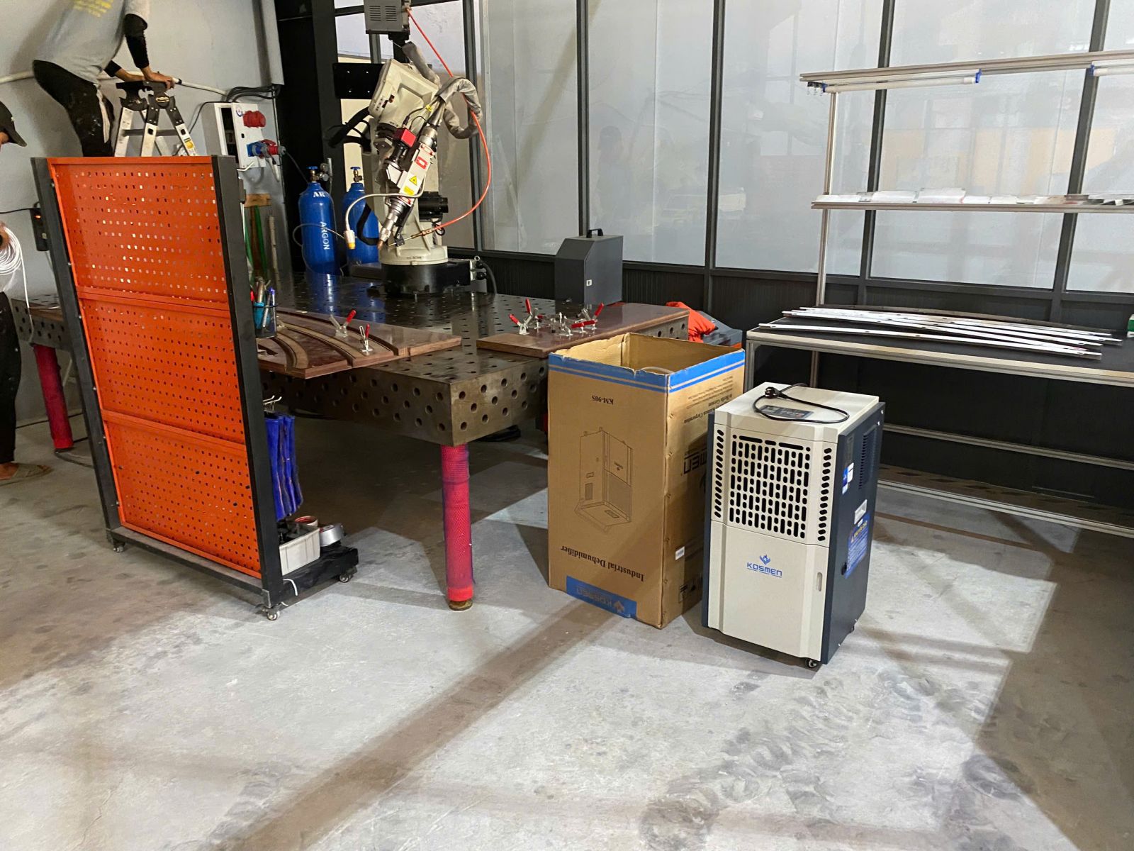 Máy hút ẩm Kosmen KM-90S tích hợp nhều tính năng thông minh giúp loại bỏ tình trạng ẩm mốc 