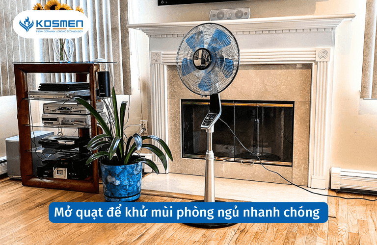 Mở quạt để khử mùi phòng ngủ nhanh chóng