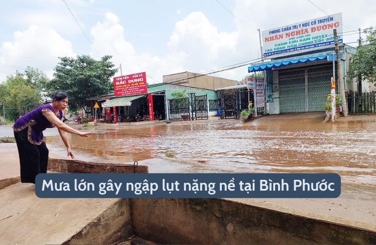 Mưa lớn g&acirc;y ra t&igrave;nh trạng ngập lụt nhiều nơi tại B&igrave;nh Phước