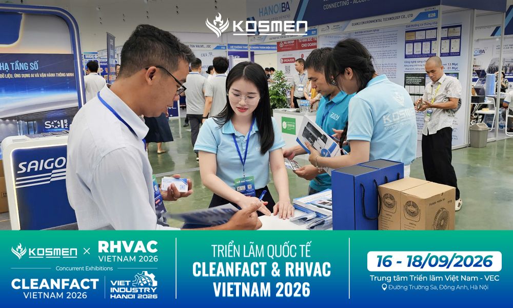 Nhân viên Kosmen giới thiệu các sản phẩm gia dụng thông minh