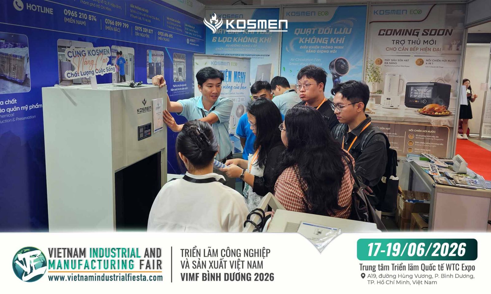 Khách hàng tìm hiểu và trải nghiệm thực tế thiết bị kiểm soát ẩm công suất cao Kosmen