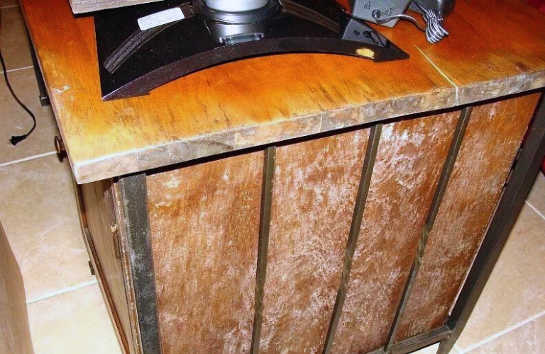 Độ ẩm cao l&agrave;m giảm tuổi thọ của đồ gỗ 