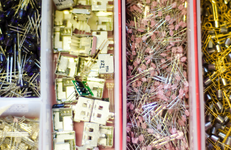 Nên phân loại linh kiện, vi mạch để tạo sự thuận tiện trong quá trình bảo quản