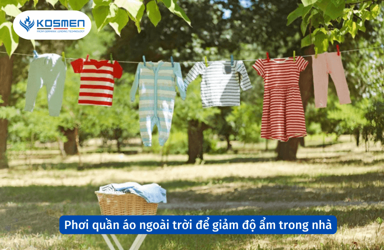 Phơi quần áo ngoài trời để giảm độ ẩm trong nhà